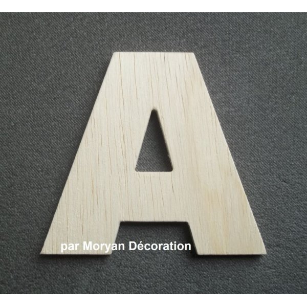 Lettre en bois brut à peindre modèle ARIAL BLACK