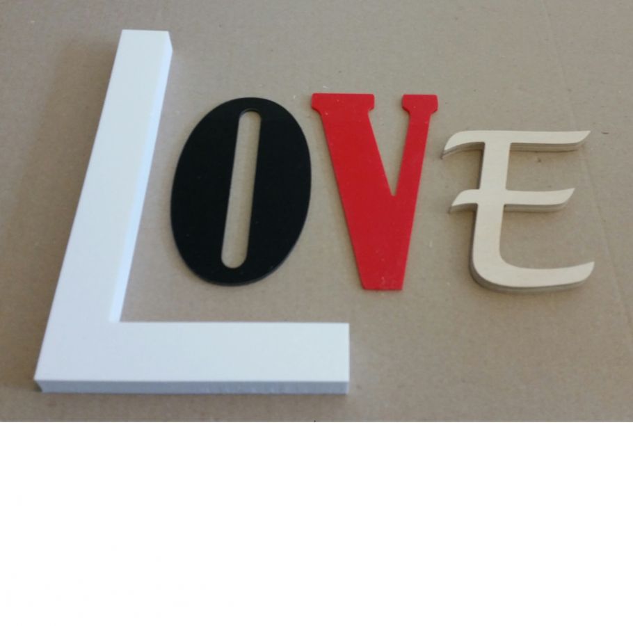 Lettre decorative murale Love 