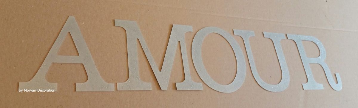 Lettre decorative en zinc AMOUR 30 cm