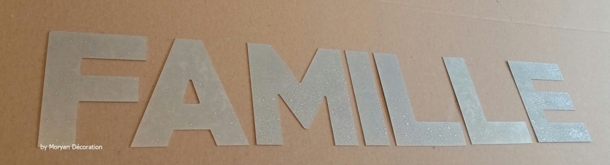 Lettre decorative en zinc FAMILLE 10 cm