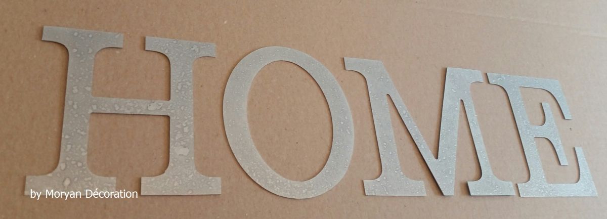 Lettre decorative en zinc HOME 30 cm