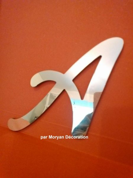 Lettre miroir murale decorative LOMBRIZ