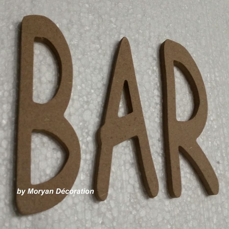 Lettre en bois decorative BAR